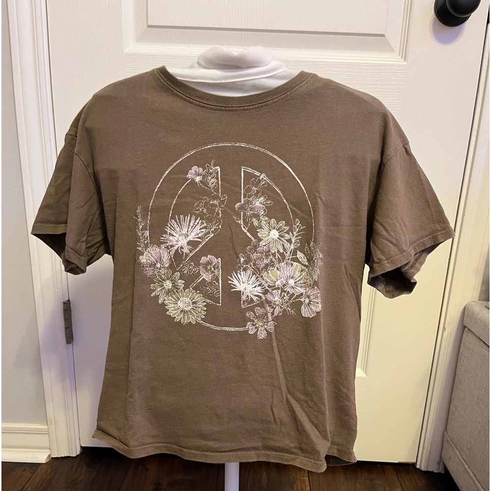 This is a kids grunge T shirt it is the brand Art Class and a dark tan color